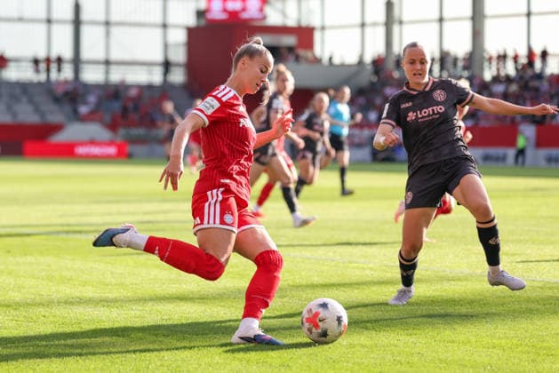 Giulia Gwinn (FC Bayern Muenchen, 07) mit Ball mit Paula Flach (1. FSV Mainz 05, 18) , GER, FC Bayern Muenchen vs. 1. FSV Mainz 05, Fussball, Google Pixel Frauen-Bundesliga, 2. Spieltag, Saison 2026 2027, 31.08.2026, DFL DFB REGULATIONS PROHIBIT ANY USE OF PHOTOGRAPHS as IMAGE SEQUENCES and or QUASI-VIDEO, GER, FC Bayern Muenchen vs. 1. FSV Mainz 05, Fussball, Google Pixel Frauen-Bundesliga, 2. Spieltag, Saison 2026 2027, 31.08.2026 Muenchen *** Giulia Gwinn, FC Bayern Munich, No. 07, with the ball, alongside Paula Flach, No. 18, 1. FSV Mainz 05, GER, FC Bayern Munich vs. 1. FSV Mainz 05, soccer, Google Pixel Women s Bundesliga, Matchday 2, 2026–2027 season, August 31, 2026, DFL and DFB regulations prohibit any use of photographs as image sequences and or quasi-video, GER, FC Bayern Munich vs. 1 FSV Mainz 05, Soccer, Google Pixel Women’s Bundesliga, Matchday 2, 2026–2027 Season, August 31, 2026, Munich Copyright: xEibner-Pressefoto JennixMaulx EP_JML