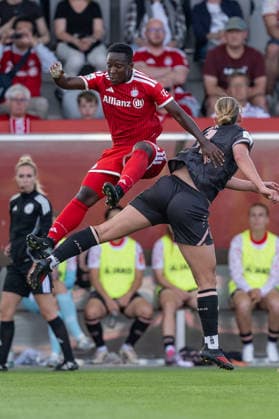 Zweikampf zwischen Bernadette Amani (FC Bayern Muenchen Frauen, 15) und Johanna Berg (1. FSV Mainz 05, 09) GER, FC Bayern Muenchen Frauen vs. 1. FSV Mainz 05, Fussball, Google Pixel Frauen-Bundesliga, 2. Spieltag, Saison 2026 2027, 31.08.2026 (DFL DFB REGULATIONS PROHIBIT ANY USE OF PHOTOGRAPHS as IMAGE SEQUENCES and or QUASI-VIDEO). Foto: HMB Media Heike Feiner *** Tackle between Bernadette Amani of FC Bayern Munich Women, 15, and Johanna Berg of 1 FSV Mainz 05, 09 GER, FC Bayern Munich Women vs. 1. FSV Mainz 05, Soccer, Google Pixel Women’s Bundesliga, Matchday 2, 2026–2027 Season, August 31, 2026 DFL DFB regulations prohibit any use of photographs as image sequences and or quasi-video. Photo: HMB Media, Heike Feiner Copyright: HMBxMedia HeikexFeiner