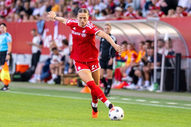 Klara Bühl 17 (FC Bayern Muenchen), FC Bayern Frauen Muenchen - 1. FSV Mainz 05, Google Pixel Frauenbundesliga, 2. Spieltag, 31.08.26 DFB regulations prohibit any use of photographs as image sequences and or quasi-video. (kolbert-press) Muenchen Bayern Deutschland *** Klara Bühl 17 FC Bayern Munich, FC Bayern Women Munich 1 FSV Mainz 05, Google Pixel Women s Bundesliga, Matchday 2, August 31, 2026 DFB regulations prohibit any use of photographs as image sequences and or quasi-video Kolbert Press Munich Bayern Germany Copyright: xkolbert-press UlrichxGamelx