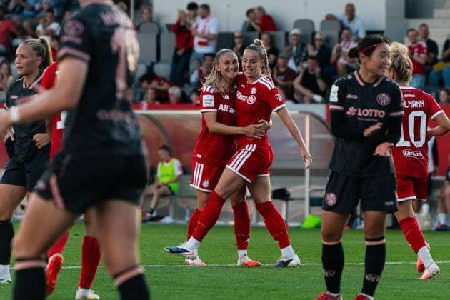 Fussball: Google Pixel Frauen-Bundesliga, 2. Spieltag, FC Bayern München Frauen - 1. FSV Mainz 05 Frauen am 31.08.2026 in München (FC Bayern Campus-Stadion), Deutschland, Saison 2026 2027: Giulia Gwinn (FC Bayern München, 7) Tor Jubel Katharina Naschenweng (FC Bayern München, 19) München FC Bayern Campus-Stadion Deutschland *** Soccer Google Pixel Women s Bundesliga, Matchday 2, FC Bayern Munich Women vs. FSV Mainz 05 Women on August 31, 2026, at FC Bayern Campus Stadium in Munich, Germany, 2026–2027 season. Giulia Gwinn (FC Bayern Munich) celebrates her 7th goal; Katharina Naschenweng (FC Bayern Munich), 19 Munich, FC Bayern Campus Stadium, Germany Copyright: xPhilippxImhofx