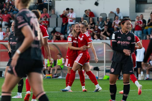Fussball: Google Pixel Frauen-Bundesliga, 2. Spieltag, FC Bayern München Frauen - 1. FSV Mainz 05 Frauen am 31.08.2026 in München (FC Bayern Campus-Stadion), Deutschland, Saison 2026 2027: Giulia Gwinn (FC Bayern München, 7) Tor Jubel Katharina Naschenweng (FC Bayern München, 19) München FC Bayern Campus-Stadion Deutschland *** Soccer Google Pixel Women s Bundesliga, Matchday 2, FC Bayern Munich Women vs. FSV Mainz 05 Women on August 31, 2026, at FC Bayern Campus Stadium in Munich, Germany, 2026–2027 season. Giulia Gwinn (FC Bayern Munich) celebrates her 7th goal; Katharina Naschenweng (FC Bayern Munich), 19 Munich, FC Bayern Campus Stadium, Germany Copyright: xPhilippxImhofx
