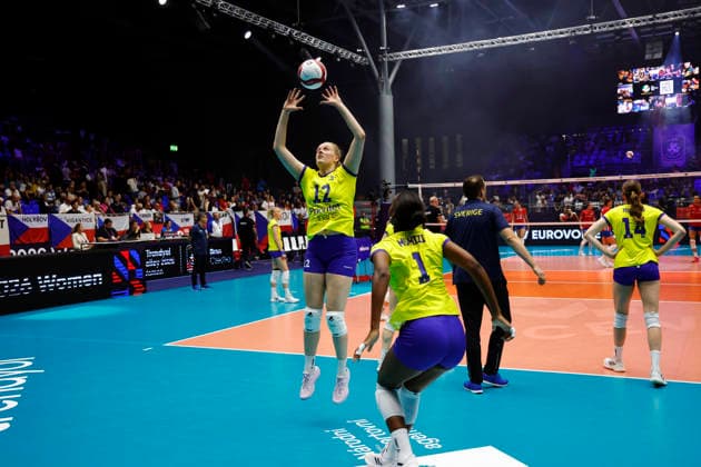 BRNO, TJECKIEN 20260831 Sveriges Hilda Gustafsson värmer upp under attondelsfinalen i damernas volleyboll-EM mellan Tjeckien och Sverige i Brno, Tjeckien. BRNO TJECKIEN x9200x