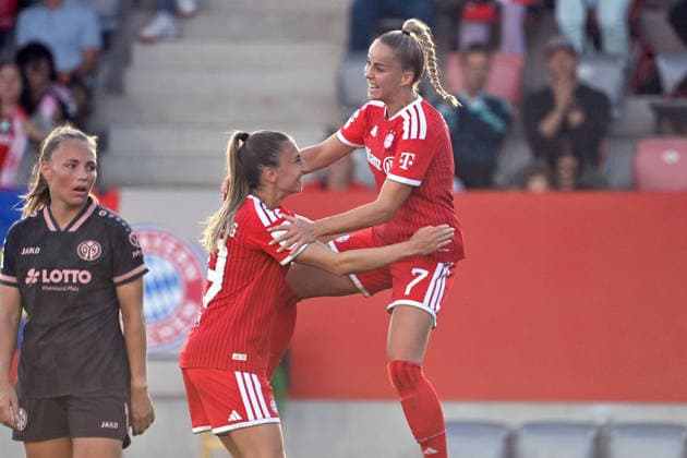 Torjubel Giulia GWINN (FCB) mit Katharina NASCHENWENG (FCB) nach Tor zum 1-0, Jubel,Freude,Begeisterung,Aktion, Fussball Google Pixel Bundesliga der Frauen Saison 2026 2027, 2.Spieltag, Spieltag02 FC Bayern Muenchen Frauen - 1.FSV Mainz 05 am 31.08.2026 FC BAYERN CAMPUS *** Giulia GWINN (FCB) and Katharina NASCHENWENG (FCB) celebrate a goal to make it 1-0—celebration, joy, excitement, action, soccer—Google Pixel, Women s Bundesliga, 2026–2027 season, Matchday 2, Matchday 02: FC Bayern Munich Women 1 vs. FSV Mainz 05 on August 31, 2026, FC BAYERN CAMPUS