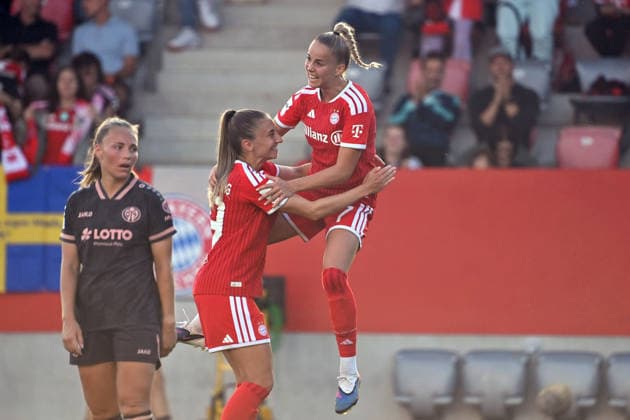 Torjubel Giulia GWINN (FCB) mit Katharina NASCHENWENG (FCB) nach Tor zum 1-0, Jubel,Freude,Begeisterung,Aktion, Fussball Google Pixel Bundesliga der Frauen Saison 2026 2027, 2.Spieltag, Spieltag02 FC Bayern Muenchen Frauen - 1.FSV Mainz 05 am 31.08.2026 FC BAYERN CAMPUS *** Giulia GWINN (FCB) and Katharina NASCHENWENG (FCB) celebrate a goal to make it 1-0—celebration, joy, excitement, action, soccer—Google Pixel, Women s Bundesliga, 2026–2027 season, Matchday 2, Matchday 02: FC Bayern Munich Women 1 vs. FSV Mainz 05 on August 31, 2026, FC BAYERN CAMPUS