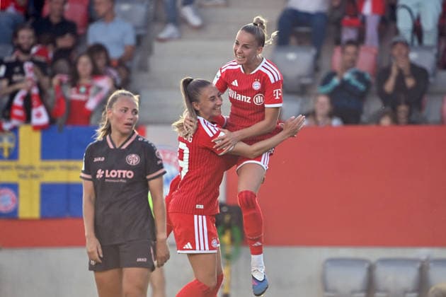 Torjubel Giulia GWINN (FCB) mit Katharina NASCHENWENG (FCB) nach Tor zum 1-0, Jubel,Freude,Begeisterung,Aktion, Fussball Google Pixel Bundesliga der Frauen Saison 2026 2027, 2.Spieltag, Spieltag02 FC Bayern Muenchen Frauen - 1.FSV Mainz 05 am 31.08.2026 FC BAYERN CAMPUS *** Giulia GWINN (FCB) and Katharina NASCHENWENG (FCB) celebrate a goal to make it 1-0—celebration, joy, excitement, action, soccer—Google Pixel, Women s Bundesliga, 2026–2027 season, Matchday 2, Matchday 02: FC Bayern Munich Women 1 vs. FSV Mainz 05 on August 31, 2026, FC BAYERN CAMPUS
