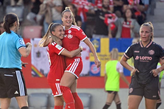 Torjubel Giulia GWINN (FCB) mit Katharina NASCHENWENG (FCB) nach Tor zum 1-0, Jubel,Freude,Begeisterung,Aktion, Fussball Google Pixel Bundesliga der Frauen Saison 2026 2027, 2.Spieltag, Spieltag02 FC Bayern Muenchen Frauen - 1.FSV Mainz 05 am 31.08.2026 FC BAYERN CAMPUS *** Giulia GWINN (FCB) and Katharina NASCHENWENG (FCB) celebrate a goal to make it 1-0—celebration, joy, excitement, action, soccer—Google Pixel, Women s Bundesliga, 2026–2027 season, Matchday 2, Matchday 02: FC Bayern Munich Women 1 vs. FSV Mainz 05 on August 31, 2026, FC BAYERN CAMPUS