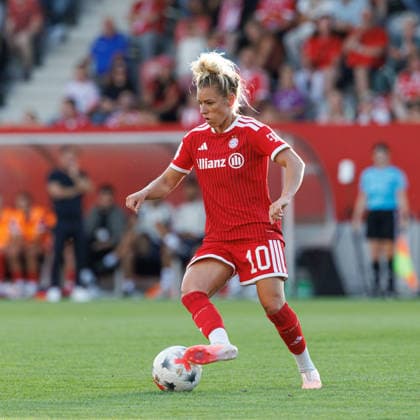 Linda Dallmann (10, FC Bayern München) beim Spiel zwischen FC Bayern München v 1.FSV Mainz 05, Fussball, Frauen, Google Pixel Frauen-Bundesliga, 2026 2027, 2.Spieltag am 31.08.2026 in München, FC Bayern Campus. DFL and DFB regulations prohibit any use of photographs as image sequences and or quasi-video. Bayern Deutschland *** Linda Dallmann 10, FC Bayern Munich during the match between FC Bayern Munich and 1. FSV Mainz 05, soccer, women s, Google Pixel Women s Bundesliga, 2026–2027, Matchday 2 on August 31, 2026, in Munich, FC Bayern Campus. DFL and DFB regulations prohibit any use of photographs as image sequences and or quasi-video. Bayern, Germany