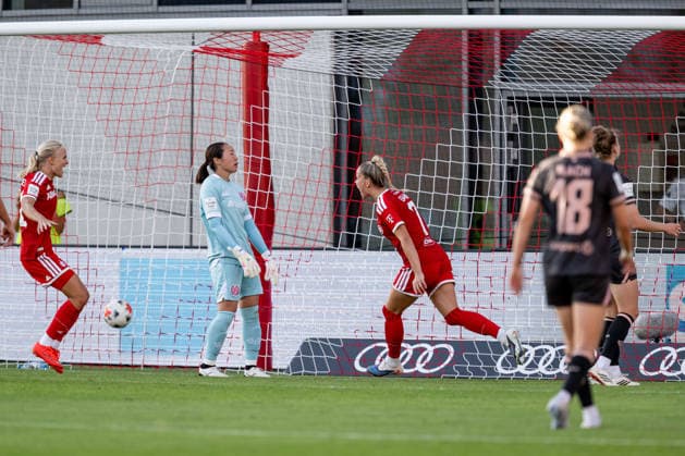 Giulia Gwinn (FC Bayern Muenchen Frauen, 07) bei ihrem Tor zum 1:0 gegen Mamiko Matsumoto (Torfrau, 1. FSV Mainz 05, 01), links jubelt Pernille Harder (FC Bayern Muenchen Frauen, 21) GER, FC Bayern Muenchen Frauen vs. 1. FSV Mainz 05, Fussball, Google Pixel Frauen-Bundesliga, 2. Spieltag, Saison 2026 2027, 31.08.2026 (DFL DFB REGULATIONS PROHIBIT ANY USE OF PHOTOGRAPHS as IMAGE SEQUENCES and or QUASI-VIDEO). Foto: HMB Media Heike Feiner *** Giulia Gwinn, FC Bayern Munich Women, No. 07, celebrating her goal to make it 1–0 against goalkeeper Mamiko Matsumoto, No. 1, FSV Mainz 05, 01; on the left, Pernille Harder of FC Bayern Munich Women, 21 (GER), celebrates; FC Bayern Munich Women vs. 1 FSV Mainz 05, soccer, Google Pixel Women’s Bundesliga, Matchday 2, 2026–2027 season, August 31, 2026. DFL and DFB regulations prohibit any use of photographs as image sequences and or quasi-video. Photo: HMB Media, Heike Feiner Copyright: HMBxMedia HeikexFeiner