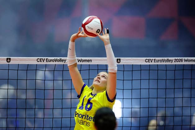 BRNO, TJECKIEN 20260831 Sveriges Vilma Julevik värmer upp under attondelsfinalen i damernas volleyboll-EM mellan Tjeckien och Sverige i Brno, Tjeckien. BRNO TJECKIEN x9200x