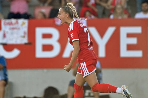 Torjubel Giulia GWINN (FCB) nach Tor zum 1-0, Jubel,Freude,Begeisterung, Aktion,Einzelbild,angeschnittenes Einzelmotiv,Halbfigur,halbe Figur. Fussball Google Pixel Bundesliga der Frauen Saison 2026 2027, 2.Spieltag, Spieltag02 FC Bayern Muenchen Frauen - 1.FSV Mainz 05 am 31.08.2026 FC BAYERN CAMPUS *** Giulia GWINN of FCB celebrating a goal to make it 1–0; celebration, joy, excitement, action, single frame, cropped close-up, half-length shot, soccer, Google Pixel, Women’s Bundesliga, 2026–2027 season, Matchday 2, Matchday 02: FC Bayern Munich Women 1 vs. FSV Mainz 05 on August 31, 2026, FC BAYERN CAMPUS