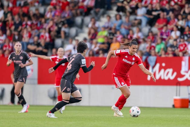 Jovana Damnjanovic (FC Bayern Muenchen, 09) mit Yurina Imai (1. FSV Mainz 05, 14), GER, FC Bayern Muenchen vs. 1. FSV Mainz 05, Fussball, Google Pixel Frauen-Bundesliga, 2. Spieltag, Saison 2026 2027, 31.08.2026, DFL DFB REGULATIONS PROHIBIT ANY USE OF PHOTOGRAPHS as IMAGE SEQUENCES and or QUASI-VIDEO, GER, FC Bayern Muenchen vs. 1. FSV Mainz 05, Fussball, Google Pixel Frauen-Bundesliga, 2. Spieltag, Saison 2026 2027, 31.08.2026 Muenchen *** Jovana Damnjanovic, FC Bayern Munich, No. 9, with Yurina Imai, 1 FSV Mainz 05, No. 14, GER, FC Bayern Munich vs. 1. FSV Mainz 05, Soccer, Google Pixel Women’s Bundesliga, Matchday 2, 2026–2027 Season, August 31, 2026, DFL and DFB regulations prohibit any use of photographs as image sequences and or quasi-video, GER, FC Bayern Munich vs. 1 FSV Mainz 05, Soccer, Google Pixel Women’s Bundesliga, Matchday 2, 2026–2027 Season, August 31, 2026, Munich Copyright: xEibner-Pressefoto JennixMaulx EP_JML