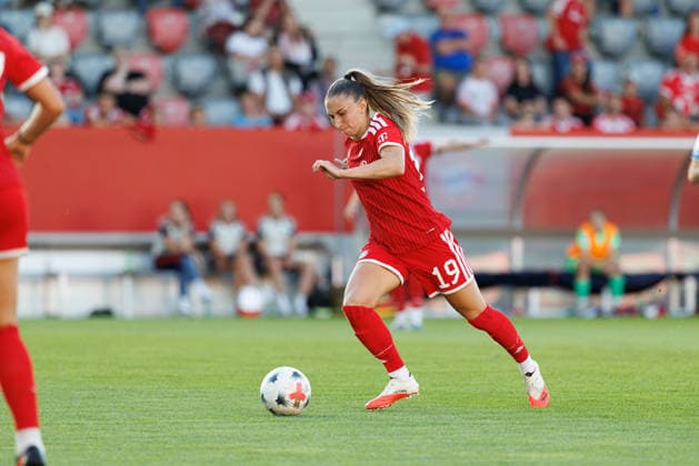 Katharina Naschenweng (19, FC Bayern München) beim Spiel zwischen FC Bayern München v 1.FSV Mainz 05, Fussball, Frauen, Google Pixel Frauen-Bundesliga, 2026 2027, 2.Spieltag am 31.08.2026 in München, FC Bayern Campus. DFL and DFB regulations prohibit any use of photographs as image sequences and or quasi-video. Bayern Deutschland *** Katharina Naschenweng, 19, FC Bayern Munich, during the match between FC Bayern Munich and 1. FSV Mainz 05, soccer, women s, Google Pixel Women s Bundesliga, 2026–2027, Matchday 2 on August 31, 2026, in Munich, FC Bayern Campus. DFL and DFB regulations prohibit any use of photographs as image sequences and or quasi-video. Bayern, Germany