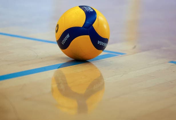 2026.08.31, Deutschland, Ludwigsburg, Volleyball Barock Volleys MTV Ludwigsburg Trainingsauftakt, Feature, Spielball auf dem Hallenboden