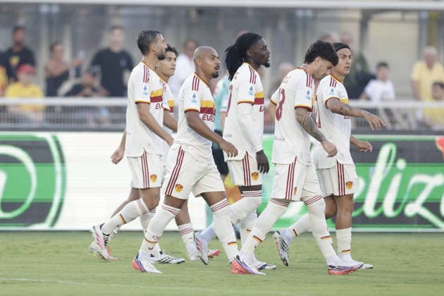 SOCCER - Serie A - US Lecce vs. AS Roma Photo by IPA ABACAPRESS.COM87978985 - Roma s Dutch midfielder Donyell Malen celebrates after scoring a goal during the Serie A soccer match between Lecce and AS Roma at the Via Del Mare Ettore Giardiniero Stadium in Lecce on August 31, 2026. Lecce Italy  Copyright: xIPAxSport ABACAx