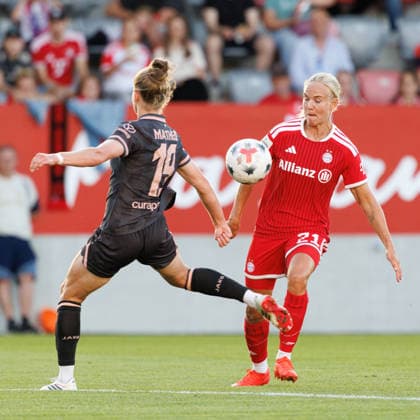 Pernille Harder (21, FC Bayern München) und Saskia Matheis (19, 1.FSV Mainz 05) beim Spiel zwischen FC Bayern München v 1.FSV Mainz 05, Fussball, Frauen, Google Pixel Frauen-Bundesliga, 2026 2027, 2.Spieltag am 31.08.2026 in München, FC Bayern Campus. DFL and DFB regulations prohibit any use of photographs as image sequences and or quasi-video. Bayern Deutschland *** Pernille Harder, 21, FC Bayern Munich, and Saskia Matheis, 19, 1. FSV Mainz 05, during the match between FC Bayern Munich and 1. FSV Mainz 05, soccer, women’s, Google Pixel Women’s Bundesliga, 2026–2027, Matchday 2 on August 31, 2026, in Munich, FC Bayern Campus. DFL and DFB regulations prohibit any use of photographs as image sequences and or quasi-video. Bayern, Germany