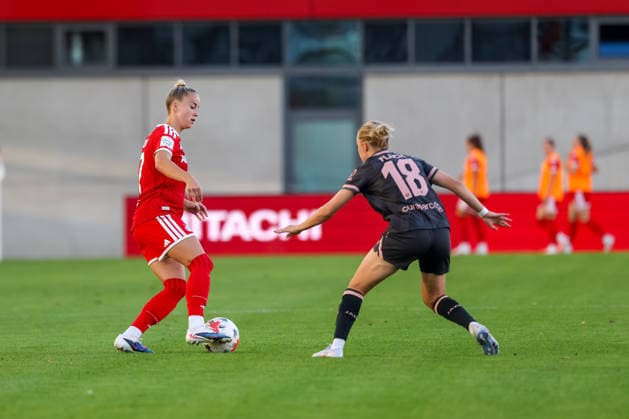 Giulia Gwinn (FC Bayern Muenchen, 07) mit Paula Flach (1. FSV Mainz 05, 18) , GER, FC Bayern Muenchen vs. 1. FSV Mainz 05, Fussball, Google Pixel Frauen-Bundesliga, 2. Spieltag, Saison 2026 2027, 31.08.2026, DFL DFB REGULATIONS PROHIBIT ANY USE OF PHOTOGRAPHS as IMAGE SEQUENCES and or QUASI-VIDEO, GER, FC Bayern Muenchen vs. 1. FSV Mainz 05, Fussball, Google Pixel Frauen-Bundesliga, 2. Spieltag, Saison 2026 2027, 31.08.2026 Muenchen *** Giulia Gwinn, FC Bayern Munich, 07, with Paula Flach, 1 FSV Mainz 05, 18, GER, FC Bayern Munich vs. 1. FSV Mainz 05, Soccer, Google Pixel Women’s Bundesliga, Matchday 2, 2026–2027 Season, August 31, 2026, DFL and DFB regulations prohibit any use of photographs as image sequences and or quasi-video, GER, FC Bayern Munich vs. 1 FSV Mainz 05, Soccer, Google Pixel Women’s Bundesliga, Matchday 2, 2026–2027 Season, August 31, 2026, Munich Copyright: xEibner-Pressefoto JennixMaulx EP_JML