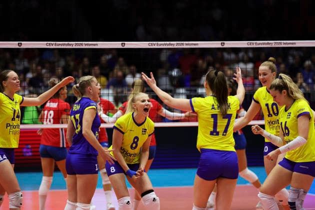 BRNO, TJECKIEN 20260831 Sveriges Hanna Hellvig, Filippa Brink, Elma Olofsson, Anna Haak Isabelle Haak och Vilma Julevik jublar under attondelsfinalen i damernas volleyboll-EM mellan Tjeckien och Sverige i Brno, Tjeckien. BRNO TJECKIEN x9200x