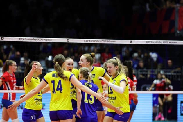 BRNO, TJECKIEN 20260831 Sverige jublar efter ha vunnit första set under attondelsfinalen i damernas volleyboll-EM mellan Tjeckien och Sverige i Brno, Tjeckien. BRNO TJECKIEN x9200x
