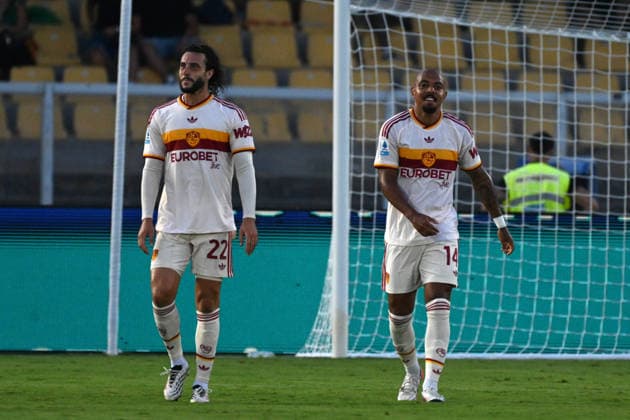 IPA87979467 - Mario Hermoso (AS Roma) and Donyell Malen (AS Roma) celebrate after scoring a goal during the US Lecce vs. AS Roma Serie A soccer match in Lecce, Italy, on August 31, 2026  Copyright: xPasqualexGolia IPAxSportx xx 87979467