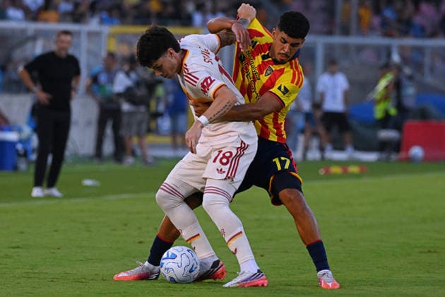 IPA87979454 - Matias Soule (AS Roma) against Danilo Veiga (US Lecce) during the US Lecce vs. AS Roma Italian Serie A soccer match in Lecce, Italy, on August 31, 2026  Copyright: xPasqualexGolia IPAxSportx xx 87979454
