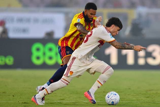US Lecce s Centre-back Jamil Siebert (5 US Lecce) and AS Roma s Right Winger Matias SoulÃ (18 AS Roma) in action during the Serie A Enilive matchday 2 match between US Lecce and AS Roma at the Stadio Via del Mare in Lecce, Italy, Monday, August 31, 2026. (Credit Image: Giovanni Evangelista LaPresse)  Copyright: xGiovannixEvangelista LaPressex