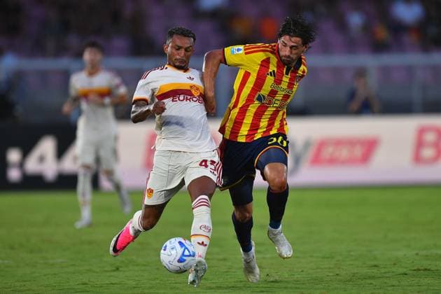 US Lecce s Right Winger Santiago Pierotti (50 US Lecce) and AS Roma s Right-back Wesley (43 AS Roma) in action during the Serie A Enilive matchday 2 match between US Lecce and AS Roma at the Stadio Via del Mare in Lecce, Italy, Monday, August 31, 2026. (Credit Image: Giovanni Evangelista LaPresse)  Copyright: xGiovannixEvangelista LaPressex