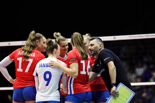 BRNO, TJECKIEN 20260831 Tjeckiens förbundskapten Giannis Athanasopoulo under attondelsfinalen i damernas volleyboll-EM mellan Tjeckien och Sverige i Brno, Tjeckien. BRNO TJECKIEN x9200x