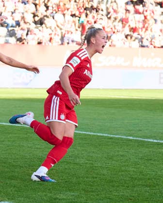 Giulia Gwinn of Bayern München celebrates her 1-0 goal, happy, laugh, celebration, in the women football match FC BAYERN MÜNCHEN - 1. FSV Mainz 05 on August 31, 2026 in Munich, Germany. Season 2026 2027, 1.Bundesliga, FCB, Muenchen, Google Pixel, Frauen Bundesliga matchday 2, 2.Spieltag