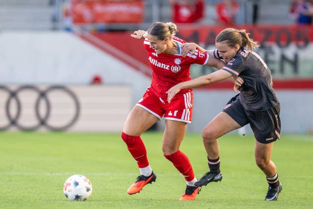 Klara Bühl 17 (FC Bayern Muenchen), Kara Bathmann 4 (1. FSV Mainz 05), FC Bayern Frauen Muenchen - 1. FSV Mainz 05, Google Pixel Frauenbundesliga, 2. Spieltag, 31.08.26 DFB regulations prohibit any use of photographs as image sequences and or quasi-video. (kolbert-press) Muenchen Bayern Deutschland *** Klara Bühl 17 FC Bayern Munich, Kara Bathmann 4 1 FSV Mainz 05, FC Bayern Munich Women 1 FSV Mainz 05, Google Pixel Women s Bundesliga, Matchday 2, August 31, 2026 DFB regulations prohibit any use of photographs as image sequences and or quasi-video; Kolbert Press, Munich, Bayern, Germany Copyright: xkolbert-press UlrichxGamelx