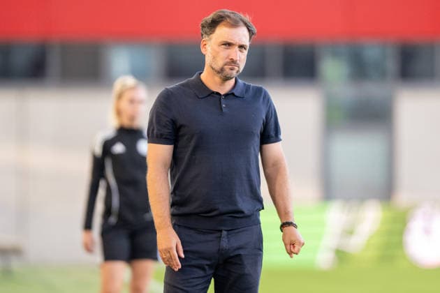 Cheftrainer Jose Barcala (FC Bayern Muenchen) mit ernstem Blick, FC Bayern Frauen Muenchen - 1. FSV Mainz 05, Google Pixel Frauenbundesliga, 2. Spieltag, 31.08.26 DFB regulations prohibit any use of photographs as image sequences and or quasi-video. (kolbert-press) Muenchen Bayern Deutschland *** Head Coach Jose Barcala of FC Bayern Munich with a serious look on his face, FC Bayern Munich Women 1 vs. FSV Mainz 05, Google Pixel Women’s Bundesliga, Matchday 2, August 31, 2026. DFB regulations prohibit any use of photographs as image sequences and or quasi-videos. Kolbert Press, Munich, Bayern, Germany Copyright: xkolbert-press UlrichxGamelx