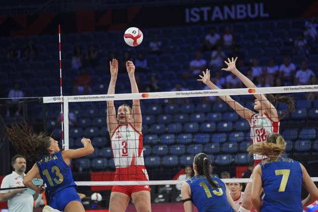 Poland v Portugal - CEV EuroVolley 2026 ISTANBUL, TURKIYE - AUGUST 31: Magdalena Stysiak (3) of Poland in action against Margarida Maia (13) of Portugal during the 2026 CEV Women s European Volleyball Championship Round of 16 match between Poland and Portugal at Sinan Erdem Sports Hall in Istanbul, Turkiye, on August 31, 2026. Beyza Comert Anadolu Istanbul Turkey. Editorial use only. Please get in touch for any other usage.  Copyright: x2026xAnadoluxBeyzaxComertx