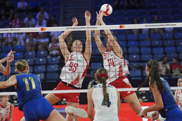 Poland v Portugal - CEV EuroVolley 2026 ISTANBUL, TURKIYE - AUGUST 31: Magdalena Jurczyk (95) of Poland in action against Julia Kavalenka (11) of Portugal during the 2026 CEV Women s European Volleyball Championship Round of 16 match between Poland and Portugal at Sinan Erdem Sports Hall in Istanbul, Turkiye, on August 31, 2026. Beyza Comert Anadolu Istanbul Turkey. Editorial use only. Please get in touch for any other usage.  Copyright: x2026xAnadoluxBeyzaxComertx