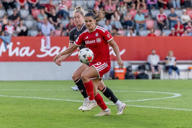 Kampf um den Ball Zweikampf zwischen Saskia Matheis (1. FSV Mainz 05, 19) und Jovana Damnjanovic (FC Bayern Muenchen Frauen, 09) GER, FC Bayern Muenchen Frauen vs. 1. FSV Mainz 05, Fussball, Google Pixel Frauen-Bundesliga, 2. Spieltag, Saison 2026 2027, 31.08.2026 (DFL DFB REGULATIONS PROHIBIT ANY USE OF PHOTOGRAPHS as IMAGE SEQUENCES and or QUASI-VIDEO). Foto: HMB Media Heike Feiner *** Battle for the Ball: Tackle between Saskia Matheis (1 FSV Mainz 05, 19) and Jovana Damnjanovic (FC Bayern Munich Women, 09 GER), FC Bayern Munich Women vs. 1 FSV Mainz 05, Soccer, Google Pixel Women’s Bundesliga, Matchday 2, 2026–2027 Season, August 31, 2026 DFL DFB regulations prohibit any use of photographs as image sequences and or quasi-video. Photo: HMB Media, Heike Feiner Copyright: HMBxMedia HeikexFeiner