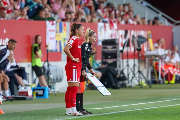 Lena Oberdorf (FC Bayern Muenchen, 08) wird eingewechselt, GER, FC Bayern Muenchen vs. 1. FSV Mainz 05, Fussball, Google Pixel Frauen-Bundesliga, 2. Spieltag, Saison 2026 2027, 31.08.2026, DFL DFB REGULATIONS PROHIBIT ANY USE OF PHOTOGRAPHS as IMAGE SEQUENCES and or QUASI-VIDEO, GER, FC Bayern Muenchen vs. 1. FSV Mainz 05, Fussball, Google Pixel Frauen-Bundesliga, 2. Spieltag, Saison 2026 2027, 31.08.2026 Muenchen *** Lena Oberdorf, FC Bayern Munich, No. 08, comes on as a substitute, GER, FC Bayern Munich vs. 1. FSV Mainz 05, Soccer, Google Pixel Women s Bundesliga, Matchday 2, 2026–2027 Season, August 31, 2026, DFL and DFB regulations prohibit any use of photographs as image sequences and or quasi-video, GER, FC Bayern Munich vs. 1. FSV Mainz 05, Soccer, Google Pixel Women’s Bundesliga, Matchday 2, 2026–2027 Season, August 31, 2026, Munich Copyright: xEibner-Pressefoto JennixMaulx EP_JML