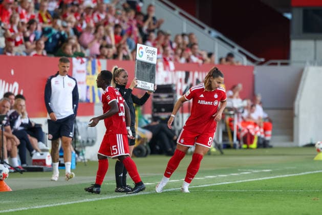 Lena Oberdorf (FC Bayern Muenchen, 08) wird eingewechselt, GER, FC Bayern Muenchen vs. 1. FSV Mainz 05, Fussball, Google Pixel Frauen-Bundesliga, 2. Spieltag, Saison 2026 2027, 31.08.2026, DFL DFB REGULATIONS PROHIBIT ANY USE OF PHOTOGRAPHS as IMAGE SEQUENCES and or QUASI-VIDEO, GER, FC Bayern Muenchen vs. 1. FSV Mainz 05, Fussball, Google Pixel Frauen-Bundesliga, 2. Spieltag, Saison 2026 2027, 31.08.2026 Muenchen *** Lena Oberdorf, FC Bayern Munich, No. 08, comes on as a substitute, GER, FC Bayern Munich vs. 1. FSV Mainz 05, Soccer, Google Pixel Women s Bundesliga, Matchday 2, 2026–2027 Season, August 31, 2026, DFL and DFB regulations prohibit any use of photographs as image sequences and or quasi-video, GER, FC Bayern Munich vs. 1. FSV Mainz 05, Soccer, Google Pixel Women’s Bundesliga, Matchday 2, 2026–2027 Season, August 31, 2026, Munich Copyright: xEibner-Pressefoto JennixMaulx EP_JML