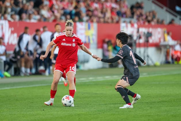 Alara Sehitler (FC Bayern Muenchen, 14) mit Yurina Imai (1. FSV Mainz 05, 14), GER, FC Bayern Muenchen vs. 1. FSV Mainz 05, Fussball, Google Pixel Frauen-Bundesliga, 2. Spieltag, Saison 2026 2027, 31.08.2026, DFL DFB REGULATIONS PROHIBIT ANY USE OF PHOTOGRAPHS as IMAGE SEQUENCES and or QUASI-VIDEO, GER, FC Bayern Muenchen vs. 1. FSV Mainz 05, Fussball, Google Pixel Frauen-Bundesliga, 2. Spieltag, Saison 2026 2027, 31.08.2026 Muenchen *** Alara Sehitler, FC Bayern Munich, 14, with Yurina Imai, 1, FSV Mainz 05, 14, GER, FC Bayern Munich vs. 1. FSV Mainz 05, soccer, Google Pixel Women’s Bundesliga, Matchday 2, 2026–2027 season, August 31, 2026, DFL and DFB regulations prohibit any use of photographs as image sequences and or quasi-video, GER, FC Bayern Munich vs. 1 FSV Mainz 05, Soccer, Google Pixel Women’s Bundesliga, Matchday 2, 2026–2027 Season, August 31, 2026, Munich Copyright: xEibner-Pressefoto JennixMaulx EP_JML