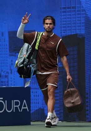 Carlos Alcaraz of Spain enters court 2026 US Open, Day Two, USTA Billie Jean King National Tennis Center, New York, USA - 31 Aug 2026New York USTA Billie Jean King National T New York (NY) United States of America EDITORIAL USE ONLY No use with unauthorised audio, video, data, fixture lists, club league logos or live services. Online in-match use limited to 120 images, no video emulation. No use in betting, games or single club league player publications. Copyright: xEllaxLing Shutterstockx 17124549f