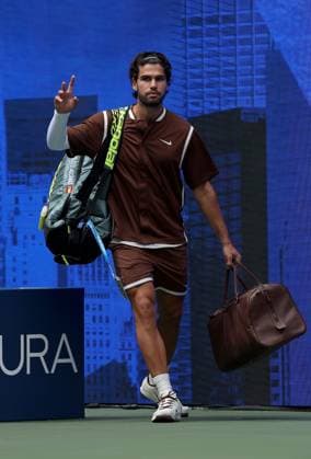 Carlos Alcaraz of Spain enters court 2026 US Open, Day Two, USTA Billie Jean King National Tennis Center, New York, USA - 31 Aug 2026New York USTA Billie Jean King National T New York (NY) United States of America EDITORIAL USE ONLY No use with unauthorised audio, video, data, fixture lists, club league logos or live services. Online in-match use limited to 120 images, no video emulation. No use in betting, games or single club league player publications. Copyright: xEllaxLing Shutterstockx 17124549g