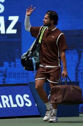 Carlos Alcaraz of Spain enters court 2026 US Open, Day Two, USTA Billie Jean King National Tennis Center, New York, USA - 31 Aug 2026New York USTA Billie Jean King National T New York (NY) United States of America EDITORIAL USE ONLY No use with unauthorised audio, video, data, fixture lists, club league logos or live services. Online in-match use limited to 120 images, no video emulation. No use in betting, games or single club league player publications. Copyright: xEllaxLing Shutterstockx 17124549c