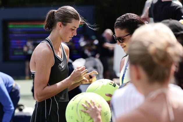 Lilli Tagger (AUT) schreibt Autogramme fuer die Fans nach ihrem Sieg, US Open Championships, Billie Jean King National Tennis Center, Flushing Meadows, New York, USA . Copyright: xJuergenxHasenkopfx