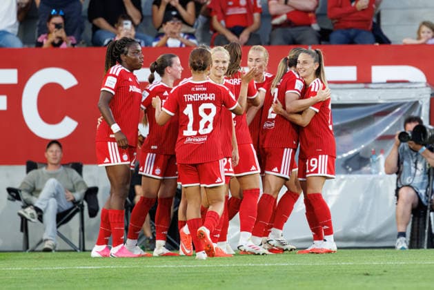 Team (FC Bayern München) Tor zum 2 : 0 durch Vanessa Gilles (2, FC Bayern München) beim Spiel zwischen FC Bayern München v 1.FSV Mainz 05, Fussball, Frauen, Google Pixel Frauen-Bundesliga, 2026 2027, 2.Spieltag am 31.08.2026 in München, FC Bayern Campus. DFL and DFB regulations prohibit any use of photographs as image sequences and or quasi-video. Bayern Deutschland *** FC Bayern Munich: Vanessa Gilles scores the 2-0 goal, FC Bayern Munich in the match between FC Bayern Munich and 1. FSV Mainz 05, soccer, women s, Google Pixel Women s Bundesliga, 2026–2027, Matchday 2 on August 31, 2026, in Munich, FC Bayern Campus. DFL and DFB regulations prohibit any use of photographs as image sequences and or quasi-video. Bayern, Germany