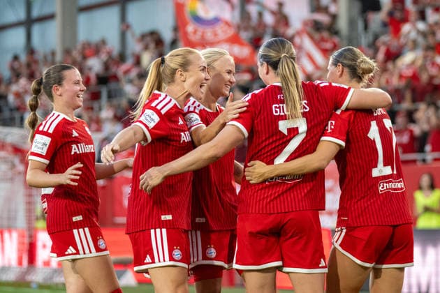 Torjubel zum 2:0 das Team FC Bayern Frauen, FC Bayern Frauen Muenchen - 1. FSV Mainz 05, Google Pixel Frauenbundesliga, 2. Spieltag, 31.08.26 DFB regulations prohibit any use of photographs as image sequences and or quasi-video. (kolbert-press) Muenchen Bayern Deutschland *** Goal celebration after the 2–0 win by FC Bayern Women, FC Bayern Women Munich 1 vs. FSV Mainz 05, Google Pixel Women s Bundesliga, Matchday 2, August 31, 2026. DFB regulations prohibit any use of photographs as image sequences and or quasi-video. Kolbert Press, Munich, Bavaria, Germany Copyright: xkolbert-press UlrichxGamelx