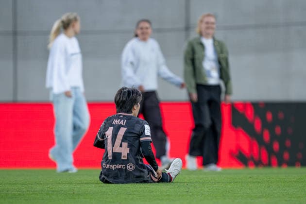 Yurina Imai (1. FSV Mainz 05, 14) sitzt enttaeuscht und erschoepft auf dem Rasen nach Spielende GER, FC Bayern Muenchen Frauen vs. 1. FSV Mainz 05, Fussball, Google Pixel Frauen-Bundesliga, 2. Spieltag, Saison 2026 2027, 31.08.2026 (DFL DFB REGULATIONS PROHIBIT ANY USE OF PHOTOGRAPHS as IMAGE SEQUENCES and or QUASI-VIDEO). Foto: HMB Media Heike Feiner *** Yurina Imai of 1 FSV Mainz 05, No. 14, sits disappointed and exhausted on the field after the final whistle. GER, FC Bayern Munich Women vs. 1 FSV Mainz 05, Soccer, Google Pixel Women s Bundesliga, Matchday 2, 2026–2027 season, August 31, 2026. DFL and DFB regulations prohibit any use of photographs as image sequences and or quasi-video. Photo: HMB Media, Heike Feiner Copyright: HMBxMedia HeikexFeiner