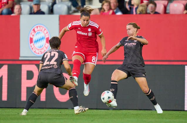 Lena Oberdorf of Bayern München compete for the ball, tackling, duel, header, zweikampf, action, fight against Nadine Anstatt in the women football match FC BAYERN MÜNCHEN - 1. FSV Mainz 05 on August 31, 2026 in Munich, Germany. Season 2026 2027, 1.Bundesliga, FCB, Muenchen, Google Pixel, Frauen Bundesliga matchday 2, 2.Spieltag
