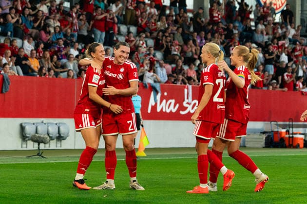 Fussball: Google Pixel Frauen-Bundesliga, 2. Spieltag, FC Bayern München Frauen - 1. FSV Mainz 05 Frauen am 31.08.2026 in München (FC Bayern Campus-Stadion), Deutschland, Saison 2026 2027: Vanessa Gilles (FC Bayern München, 2) Klara Bühl (FC Bayern München, 17) Tor Jubel Pernille Harder (FC Bayern München, 21) München FC Bayern Campus-Stadion Deutschland *** Soccer Google Pixel Women s Bundesliga, Matchday 2, FC Bayern Munich Women vs. FSV Mainz 05 Women on August 31, 2026, at FC Bayern Campus Stadium in Munich, Germany, 2026–2027 season. Vanessa Gilles, FC Bayern Munich, 2 Klara Bühl, FC Bayern Munich, 17 Goal celebration by Pernille Harder, FC Bayern Munich, 21 Munich, FC Bayern Campus Stadium, Germany Copyright: xPhilippxImhofx