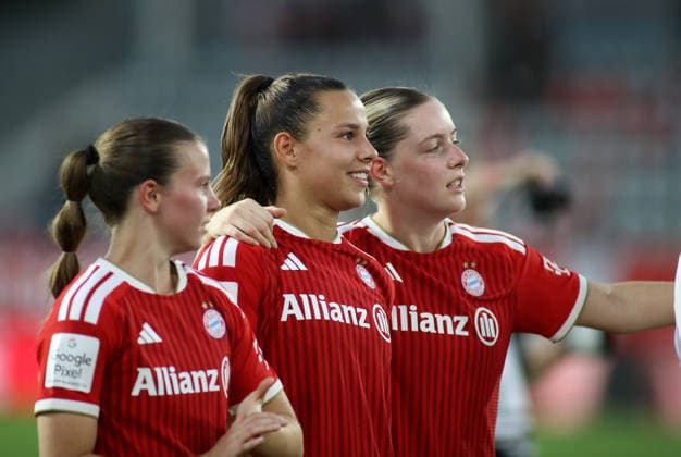 Fussball, Frauen, Google Pixel Frauen Bundesliga, 2.Spieltag, Saison 2026 2027, FC Bayern München - 1.FSV Mainz 05, Campus Lena Oberdorf (FC Bayern München) nach dem Spiel beim Feiern *** Soccer, Women, Google Pixel Women s Bundesliga, Matchday 2, 2026–2027 Season, FC Bayern Munich 1, FSV Mainz 05, Campus Lena Oberdorf: FC Bayern Munich celebrating after the game