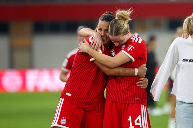Alara Sehitler (FC Bayern Muenchen, 14) und Lena Oberdorf (FC Bayern Muenchen, 08) umarmen sich nach dem Sieg, lachen, Emotionen, Freude, GER, FC Bayern Muenchen vs. 1. FSV Mainz 05, Fussball, Google Pixel Frauen-Bundesliga, 2. Spieltag, Saison 2026 2027, 31.08.2026, DFL DFB REGULATIONS PROHIBIT ANY USE OF PHOTOGRAPHS as IMAGE SEQUENCES and or QUASI-VIDEO, GER, FC Bayern Muenchen vs. 1. FSV Mainz 05, Fussball, Google Pixel Frauen-Bundesliga, 2. Spieltag, Saison 2026 2027, 31.08.2026 Muenchen *** Alara Sehitler of FC Bayern Munich, 14, and Lena Oberdorf of FC Bayern Munich, 08, hug each other after the victory; laughter, emotions, joy, GER, FC Bayern Munich vs. 1. FSV Mainz 05, soccer, Google Pixel Women’s Bundesliga, Matchday 2, 2026–2027 season, August 31, 2026, DFL and DFB regulations prohibit any use of photographs as image sequences and or quasi-video, GER, FC Bayern Munich vs. 1. FSV Mainz 05, soccer, Google Pixel Women’s Bundesliga, Matchday 2, 2026–2027 season, August 31, 2026, Munich Copyright: xEibner-Pressefoto JennixMaulx EP_JML