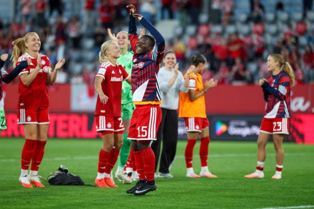 Bernadette Amani (FC Bayern Muenchen, 15) tanzt nach dem Sieg, Emotionen, Freude, GER, FC Bayern Muenchen vs. 1. FSV Mainz 05, Fussball, Google Pixel Frauen-Bundesliga, 2. Spieltag, Saison 2026 2027, 31.08.2026, DFL DFB REGULATIONS PROHIBIT ANY USE OF PHOTOGRAPHS as IMAGE SEQUENCES and or QUASI-VIDEO, GER, FC Bayern Muenchen vs. 1. FSV Mainz 05, Fussball, Google Pixel Frauen-Bundesliga, 2. Spieltag, Saison 2026 2027, 31.08.2026 Muenchen *** Bernadette Amani, FC Bayern Munich, 15, dancing after the victory, emotions, joy, GER, FC Bayern Munich vs. 1. FSV Mainz 05, soccer, Google Pixel Women s Bundesliga, Matchday 2, 2026–2027 season, August 31, 2026, DFL and DFB regulations prohibit any use of photographs as image sequences and or quasi-video, GER, FC Bayern Munich vs. 1. FSV Mainz 05, soccer, Google Pixel Women s Bundesliga, Matchday 2, 2026–2027 season, August 31, 2026, Munich Copyright: xEibner-Pressefoto JennixMaulx EP_JML