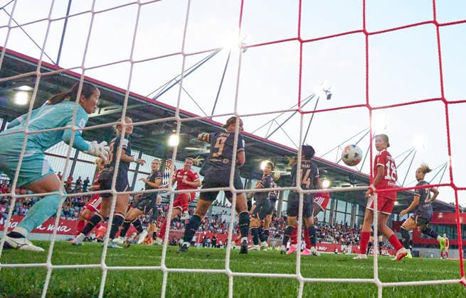 Vanessa Gilles of Bayern München scores the goal to 2-0 , scores, shoots at goal , Tor, Treffer, Torschuss, in the women football match FC BAYERN MÜNCHEN - 1. FSV Mainz 05 on August 31, 2026 in Munich, Germany. Season 2026 2027, 1.Bundesliga, FCB, Muenchen, Google Pixel, Frauen Bundesliga matchday 2, 2.Spieltag