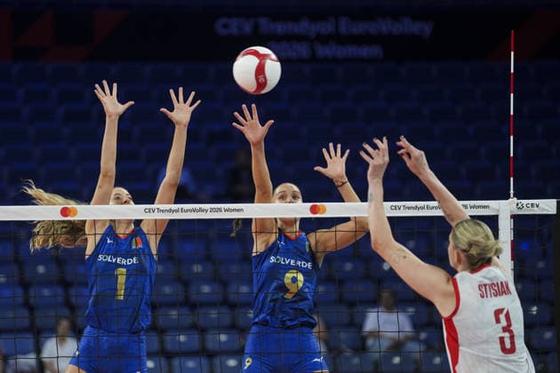 Poland v Portugal - CEV EuroVolley 2026 ISTANBUL, TURKIYE - AUGUST 31: Magdalena Stysiak (3) of Poland in action against Alice Clemente (9) of Portugal during the 2026 CEV Women s European Volleyball Championship Round of 16 match between Poland and Portugal at Sinan Erdem Sports Hall in Istanbul, Turkiye, on August 31, 2026. Beyza Comert Anadolu Istanbul Turkey. Editorial use only. Please get in touch for any other usage.  Copyright: x2026xAnadoluxBeyzaxComertx